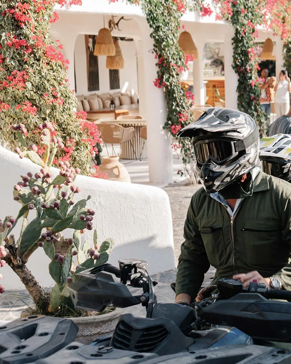 Mixologie haut de gamme et cocktails créatifs dans le meilleur day club festif de Marrakech